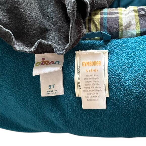 Kids 5T Unisex Winter Bundle - Picture 3 of 4